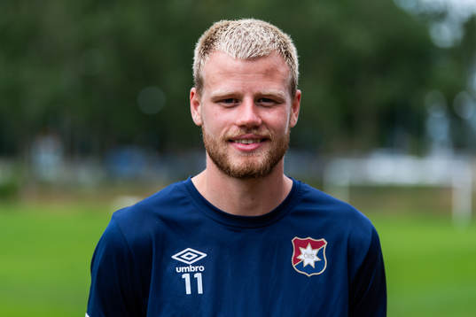 Elias Gustafson poserar för ett porträtt