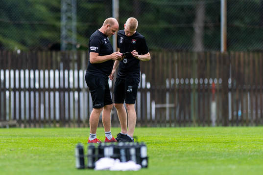 Tränare Dane Ivarsson och assisterande tränare Johan