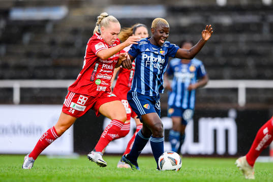 Piteås Ellen Karlsson och Djurgårdens Elizabeth Addo