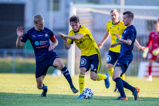 Ängelholms Filip Sjöberg ikapp med Eskilsminnes Jonatan