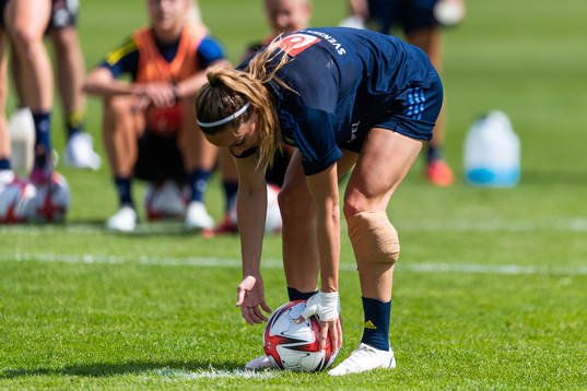 Kosovare Asllani med lindad vad