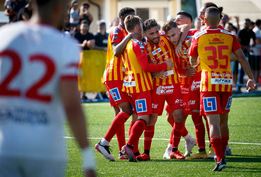 Örebro Syrianskas Eliyo Türkan jublar med Rodin Deprem efter 3-2