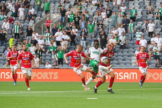 Degerfors Anton Kralj och Oliver Ekroth i kamp om bollen