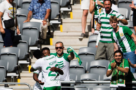 Hammarbys Akinkunmi Amoo och Loué Bayere Junior jublar efter att Amoo gjort 2-1