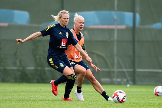 Rebecka Blomqvist och Caroline Seger