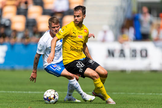 IFK Norrköpings Ari Skúlason och Mjällbys Andreas