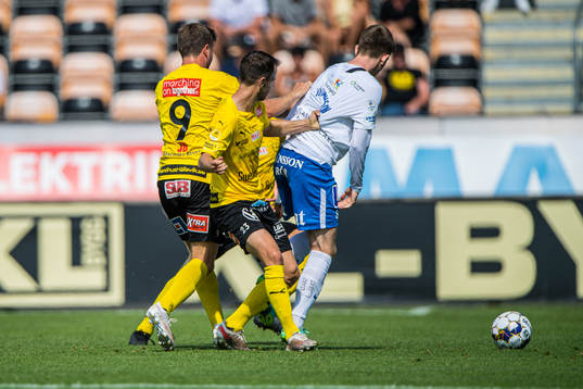 Mjällbys Joel Nilsson, Andreas Blomqvist och IFK