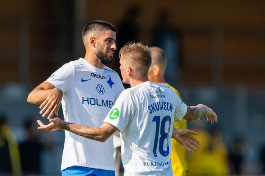 IFK Norrköpings Linus Wahlqvist och Ari Skúlason jublar