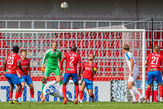 Akropolis Lamine Nekrouf tacklar Helsingborgs Anthony van den Hurk