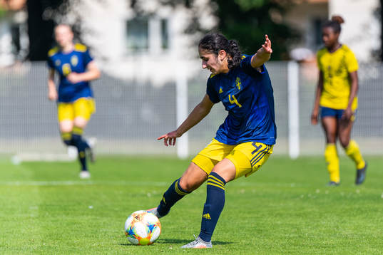 s Nesrin Akgun under en internmatch i fotboll mellan Sveriges F18 och F17 den 14 juli 2021 i Göteborg. 
