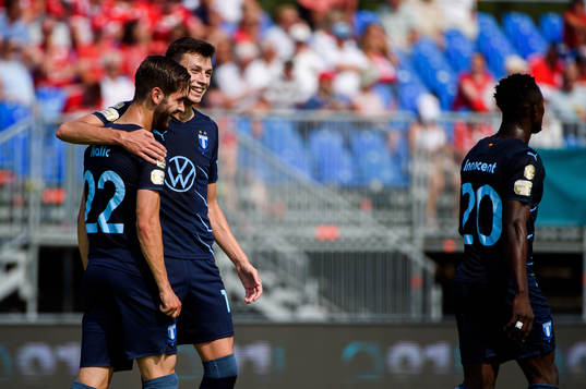Malmö FFs Adi Nalic och Anel Ahmedhodzic jublar efter 0-2