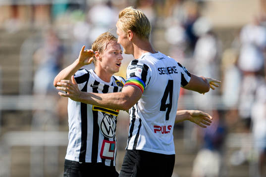 Landskronas Måns Ekvall och Viktor Wihlstrand jublar