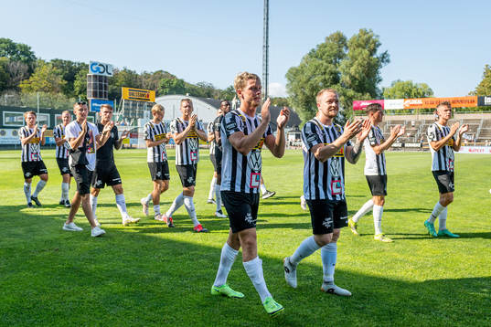 Landskronas spelare tackar publiken