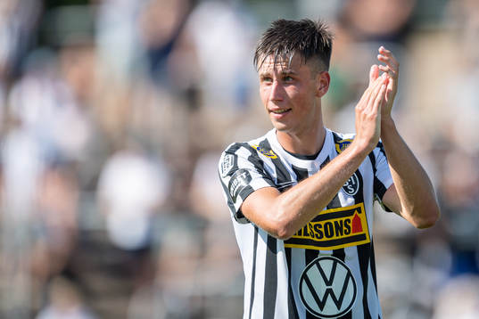 Landskronas Filip Olsson tackar publiken