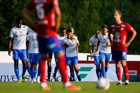 Värnamos Joel Craig Stevens jublar efter 2-0