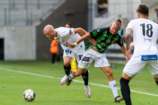 Brages Lukas Hiltunen och GAIS Jonas Lindberg