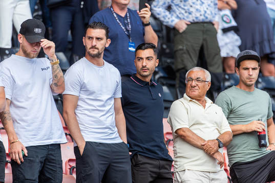 Örebros Jiloan Hamad på läktaren