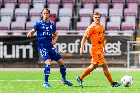 Sundsvalls Linus Hallenius och AFC Eskilstunas Jesper Manns