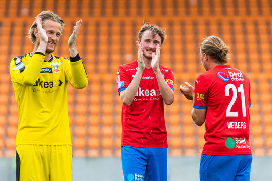 Helsingborgs målvakt Anders Lindegaard och Rasmus Jönsson jublar