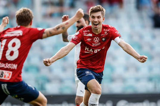 Örgrytes Daniel Paulson jublar efter 1-0