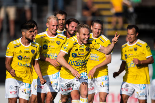 Falkenbergs Tobias Englund jublar