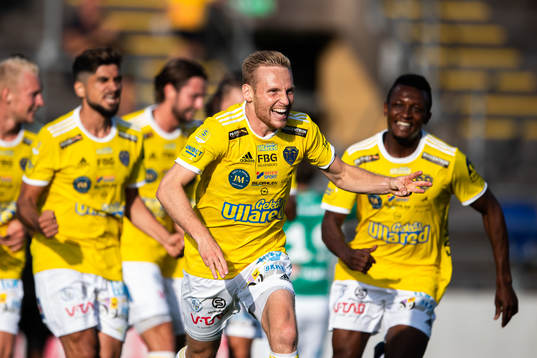 Falkenbergs Tobias Englund jublar