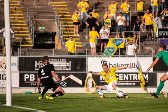 Falkenbergs Tobias Englund gör 1-0