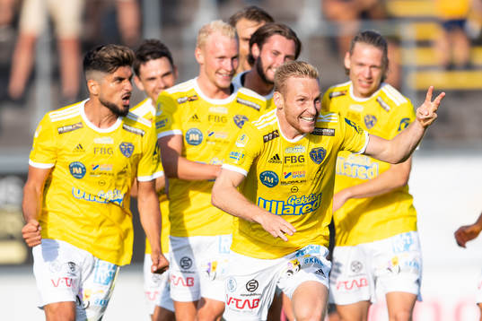 Falkenbergs Tobias Englund jublar