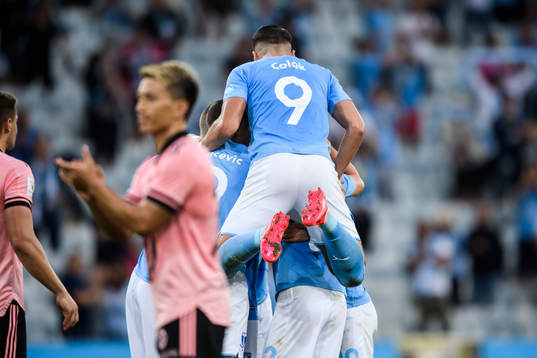 Antonio Colak of Malmö FF celebrate