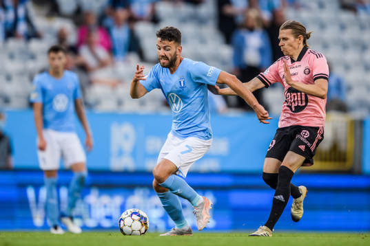Erdal Rakip of Malmö FF and Riku Riski of Helsingfors