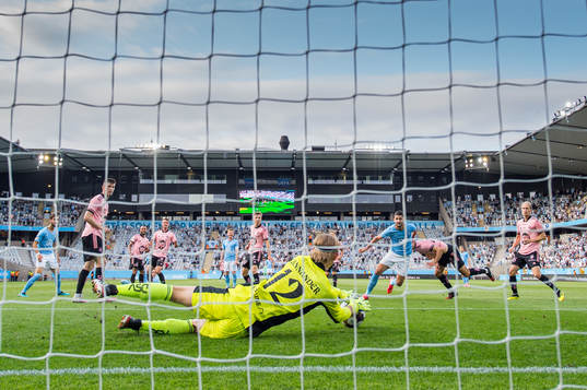 Antonio Colak of Malmö FF with a chance against goalkeeper