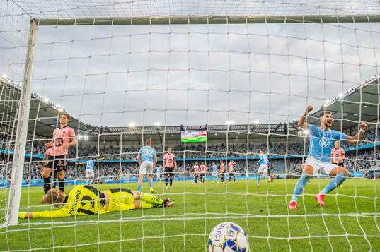 Antonio Colak of Malmö FF celebrates