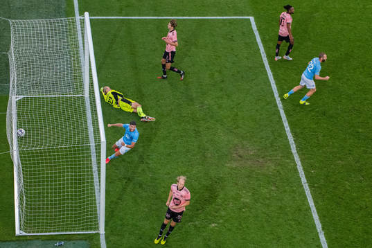 Antonio Colak of Malmö FF celebrates