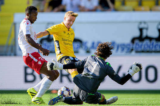 Jeppe Møldrup Okkels of Elfsborg against Vitus Amougui and