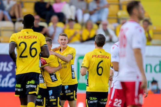Simon Strand and Frederik Holst of Elfsborg celebrate the