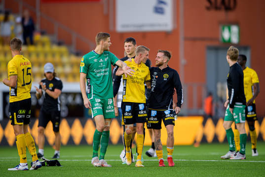 Goalkeeper Tim Rönning , Alexander Bernhadsson and Rasmus