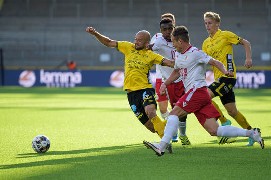 Robert Gojani of Elfsborg and Vitus Amougui of Milsami