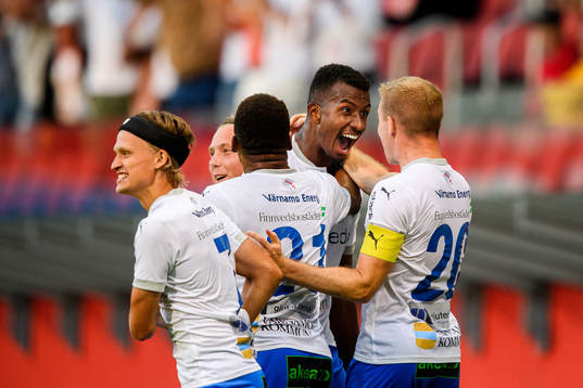 Värnamos Bernardo Vilar Estevao Jeronimo jublar efter 1-3
