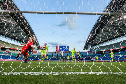 Hedvig Lindahl of Sweden as Sam Kerr of Australia scores 1-1