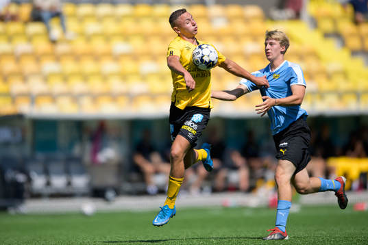 Elfsborgs Theo Lind och Mjällbys Johan Persson Åhstedt