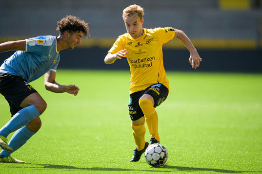 Elfsborgs Mattias Mannerstål och Mjällbys Argjend Miftari