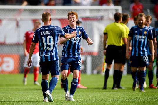 Djurgårdens Nicklas Bärkroth och Aslak Witry jublar