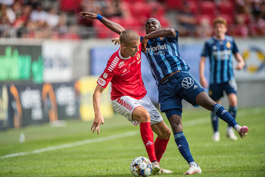 Kalmars Johan Stenmark och Djurgårdens Edward Chilufya