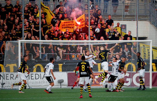 s Alexander Milosevic och Örebros Daniel Björnkvist