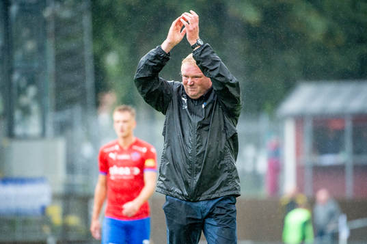 Helsingborgs tränare Jörgen Lennartsson tackar fansen