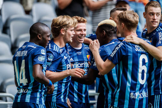 Djurgårdens Aslak Witry jublar med lagkamrater