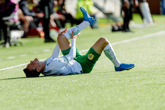 Hammarbys Axel Sjöberg har ont