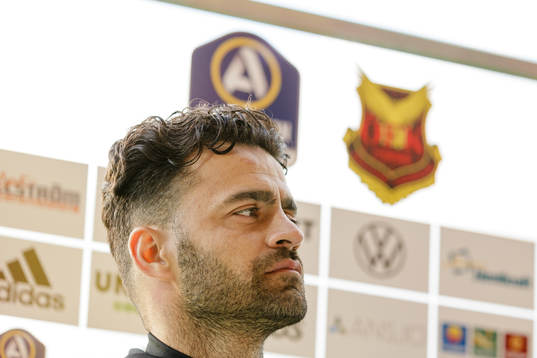 Östersunds tränare Amir Azrafshan