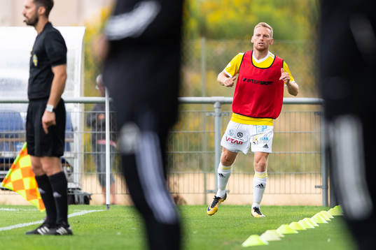 Falkenbergs Tobias Englund värmer upp