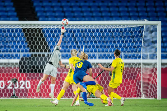 Fridolina Rolfö of Sweden and Lydia Williams of Australia  in the women´s football match between Australia and Sweden at Tokyo 2020 Olympic Games